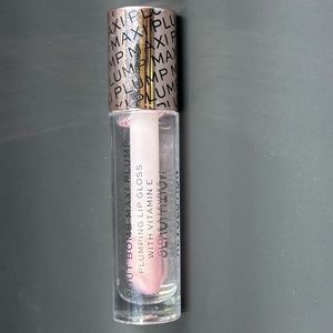 Revolution MAXI PLUMP  Makeup Revolution London